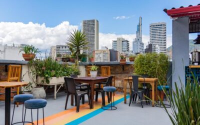 De beste hostels en hotels met rooftop bar in Bogotá – cocktails, uitzicht & hotspots